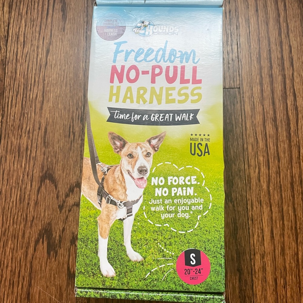 2 Hounds freedom No pull harness and leash set- new